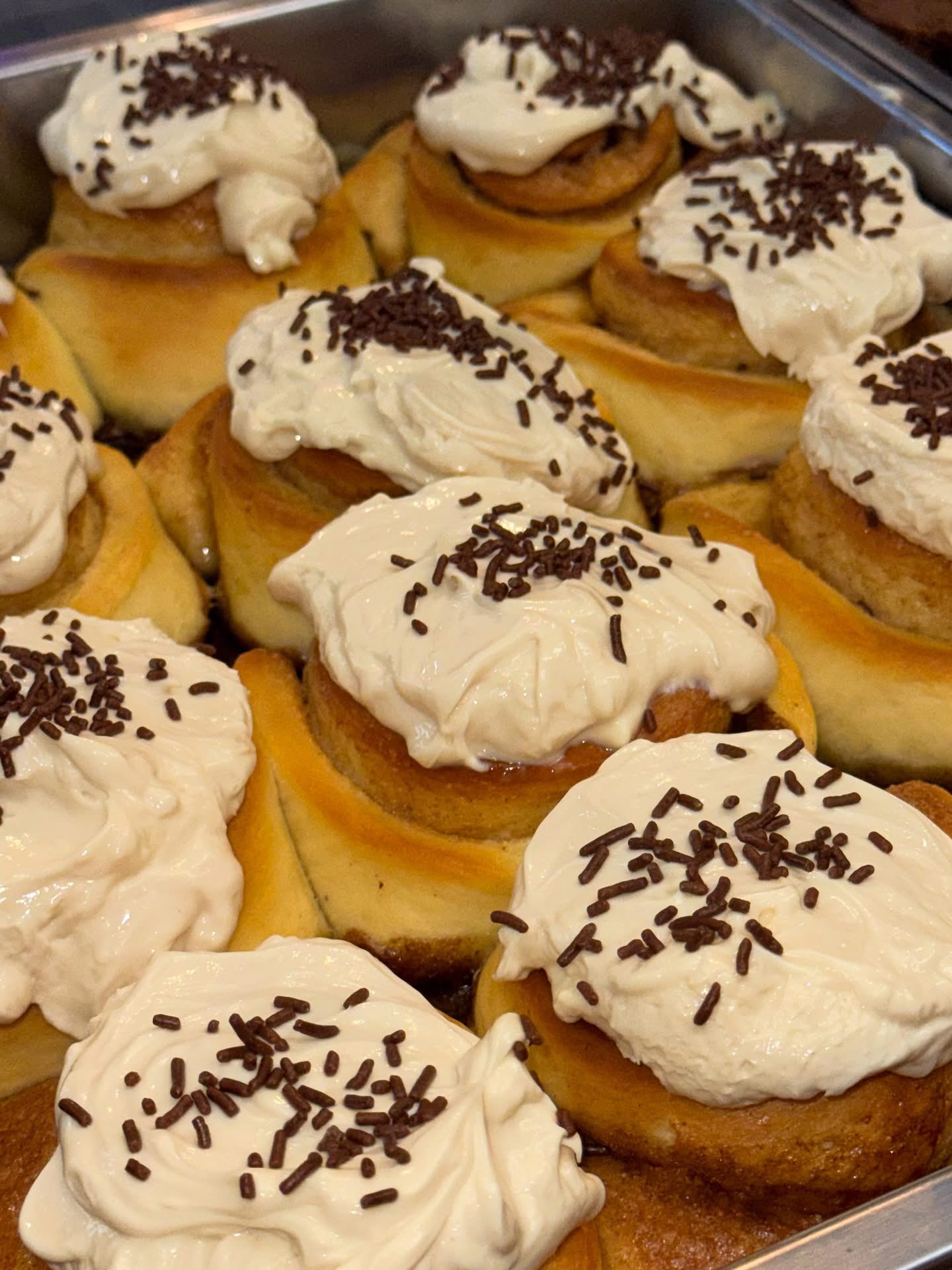 Kézműves pék tésztát készít